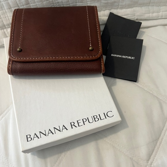 Banana Republic pebble leather trifold wallet NWT in box - Picture 3 of 11